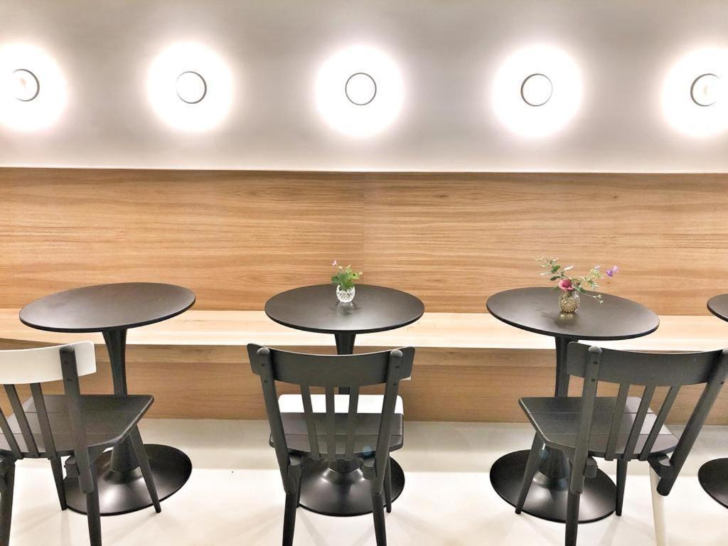 Grosszuegiges Apartment Mit Lounge Naehe Naschmarkt Wina Bagian luar foto