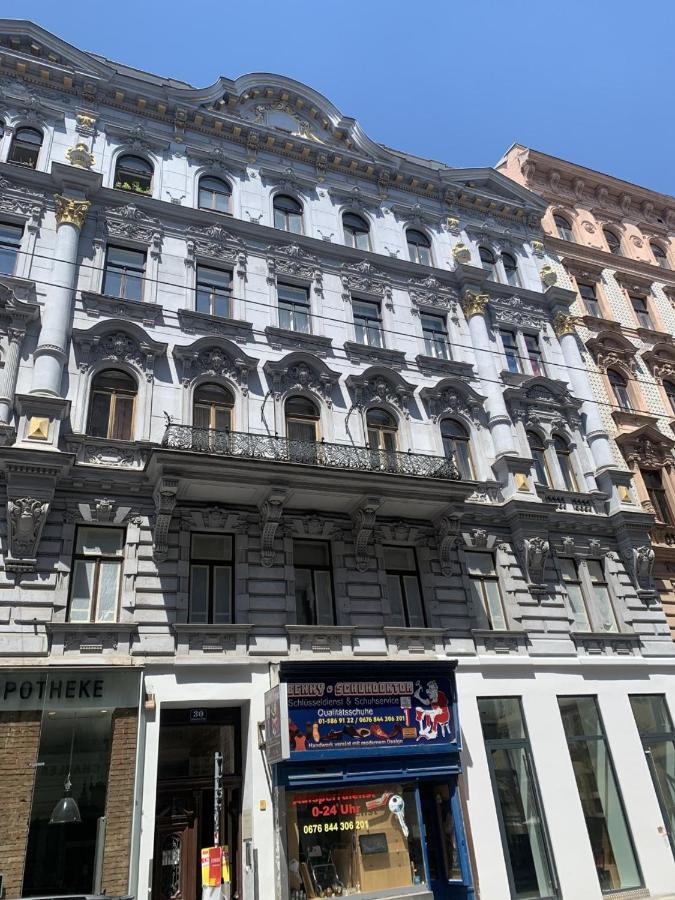 Grosszuegiges Apartment Mit Lounge Naehe Naschmarkt Wina Bagian luar foto
